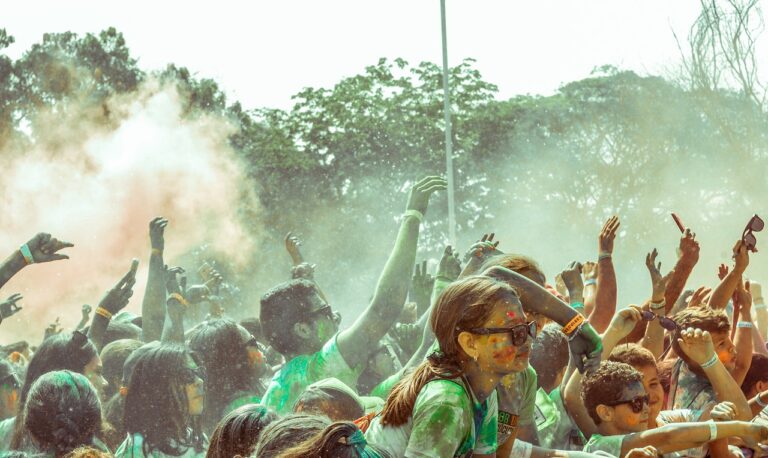 O Carnaval é uma época de festa, alegria e muita confraternização. No entanto, essa celebração pode trazer desafios para os síndicos de condomínios.