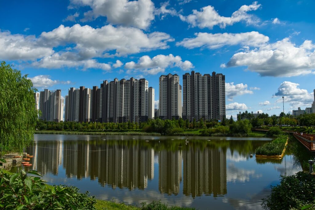 A administração de megacondomínios evoluiu significativamente, especialmente com a introdução de novas tecnologias.