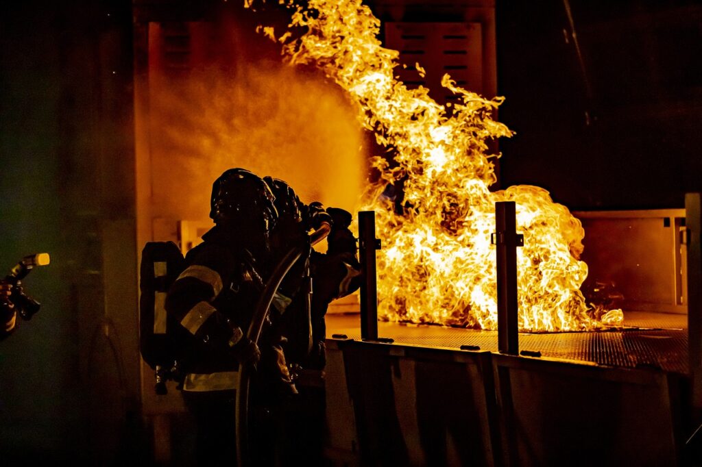 Os incêndios em condomínios apresentam um risco significativo para a segurança de seus moradores. É essencial que todos conheçam os cuidados.