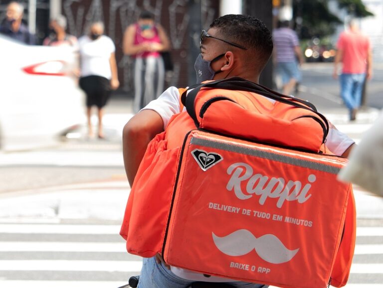 Nos últimos anos, a demanda por delivery em condomínios cresceu de forma acelerada. O que antes era uma facilidade esporádica, hoje se tornou uma necessidade diária para milhares de moradores.