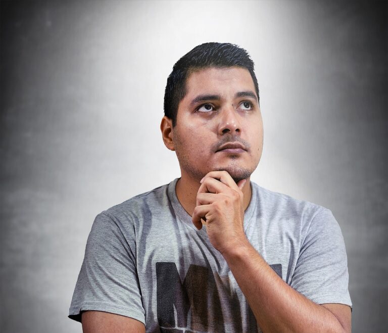 Muitas vezes, surgem dúvidas sobre o que um morador pode ou não fazer, uma delas é em relação à convocação de assembleias.