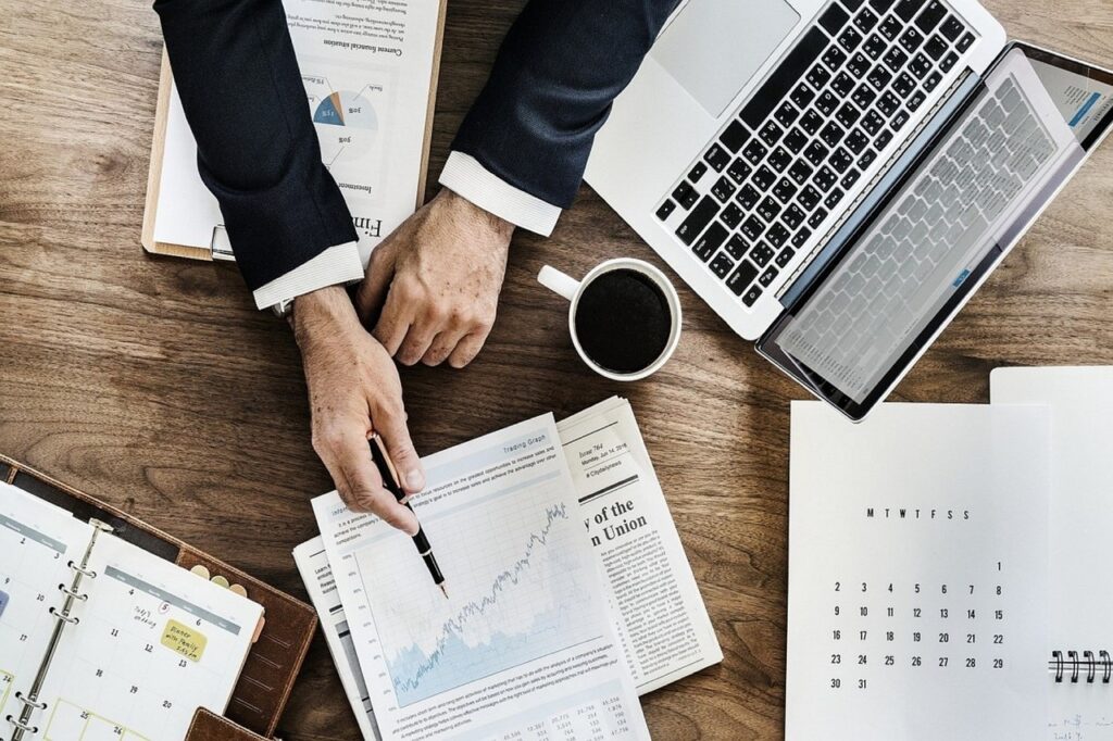Aprenda a criar relatórios mensais claros e completos para o conselho e descubra como a MyCond facilita a gestão e aumenta a transparência.