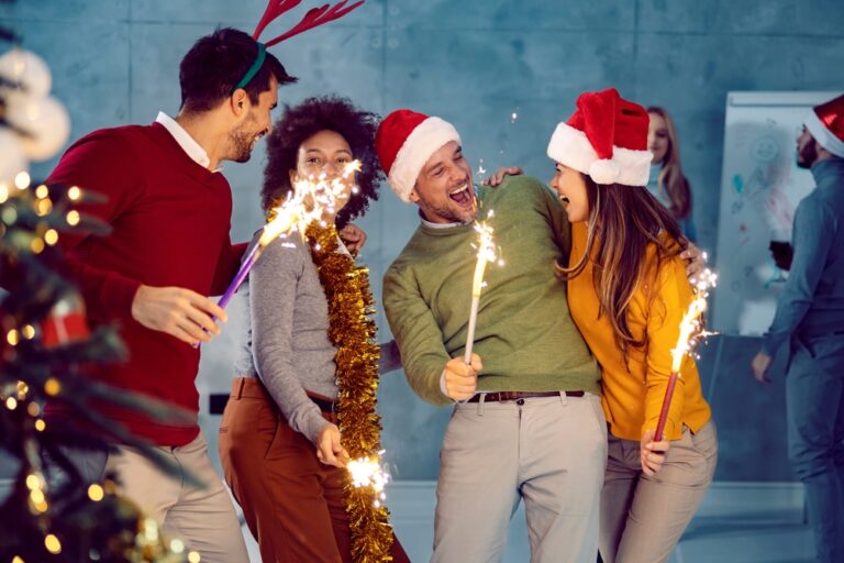 As festas de fim de ano são um dos momentos mais aguardados. No entanto, em condomínios, esse período também costuma gerar ruídos, conflitos e sobrecarga para síndicos e administradoras.
