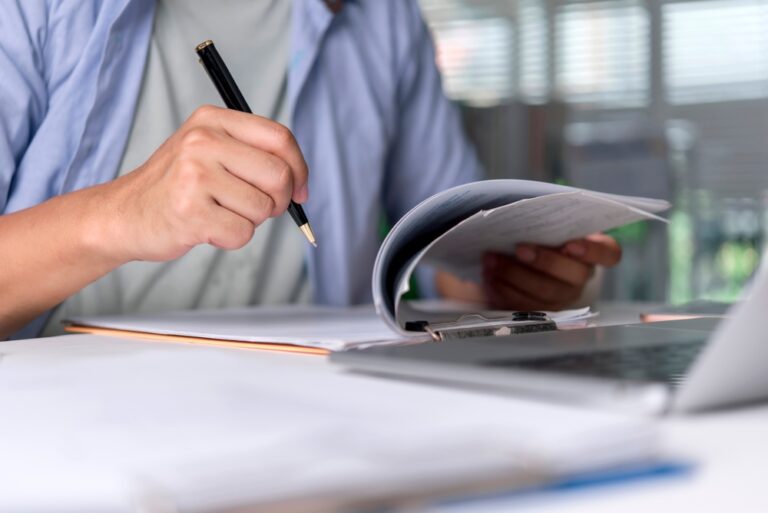 Garantir a validade legal ata é um dos pontos mais críticos da gestão condominial, embora muitas vezes seja tratado como mera formalidade.