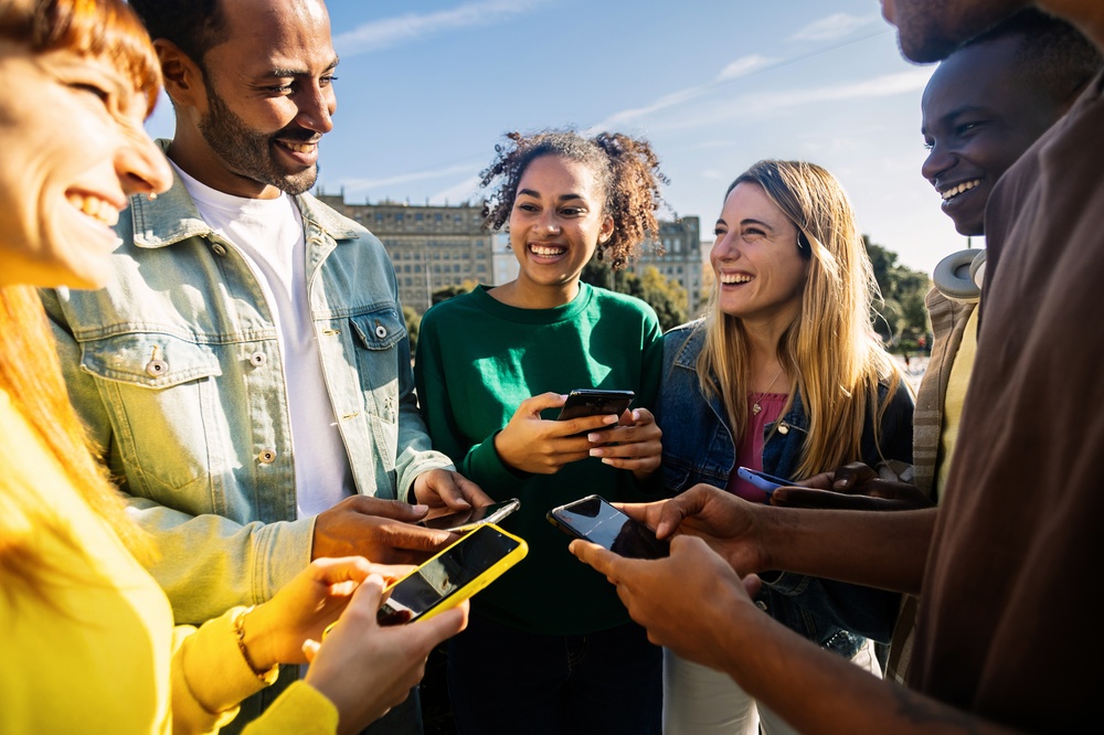 Um dos maiores desafios da gestão condominial é manter uma comunicação clara com todos os moradores. 
