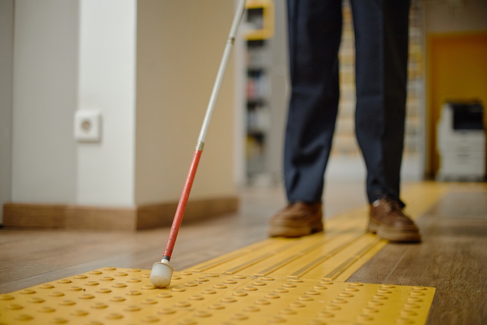 Realizar um diagnóstico de acessibilidade nas áreas comuns do condomínio vai muito além de cumprir normas técnicas.