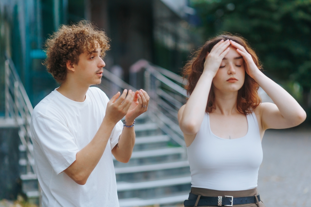 Conviver em condomínio exige respeito às regras e atenção ao bem-estar coletivo. No entanto, quando surgem moradores que causam transtornos, o síndico precisa agir com equilíbrio, rapidez e base documental.