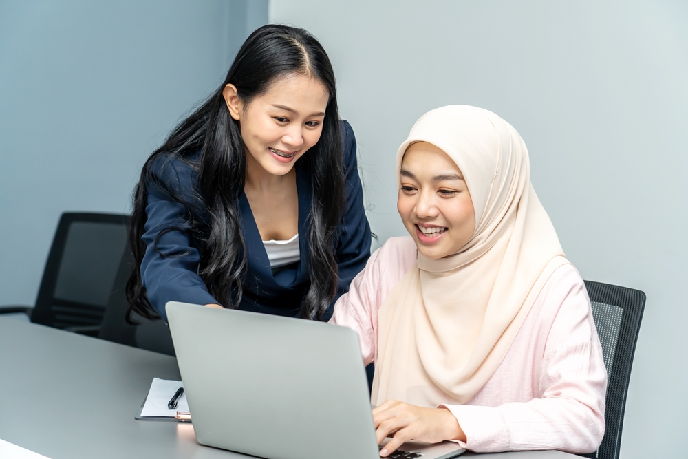 odo aviso eficiente começa com linguagem respeitosa. O objetivo não é constranger ninguém, mas orientar comportamentos e proteger o uso coletivo dos espaços.