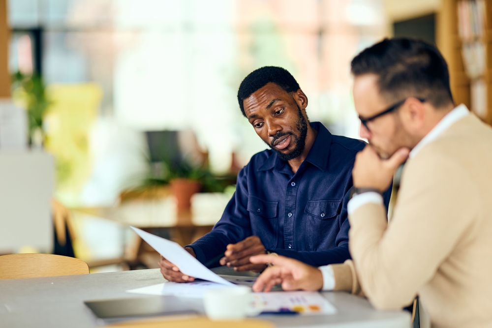 A etapa final exige atenção redobrada. Assinaturas, conferência do conteúdo e validação conforme a convenção são indispensáveis.