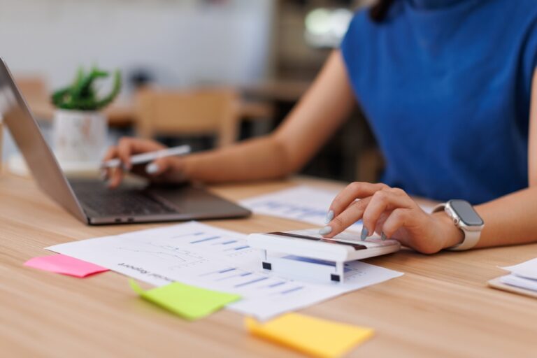 Nesse cenário, investir em uma comunicação contábil clara, acessível e estratégica tornou-se uma necessidade para condomínios que desejam fortalecer a confiança e promover maior participação dos condôminos.