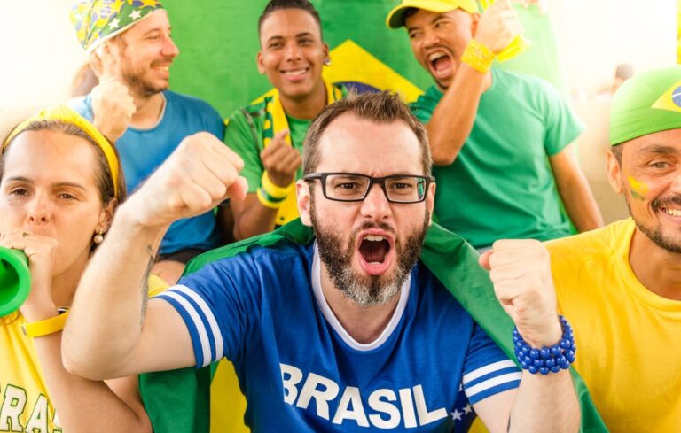 A Copa do Mundo transforma qualquer ambiente em um palco de emoções intensas, e dentro dos edifícios isso não é diferente.